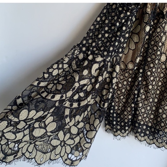 💫 Venus Lace Bell Sleeve Cold Shoulder Blouse Sz 4 - Picture 2 of 5